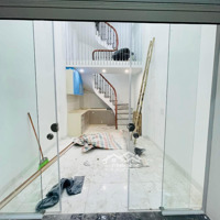 Bán Nhà Cực Hiếm Tại Phố Giảng Võ, 5,3 Tỷ, 30 M2, Cực Đẹp