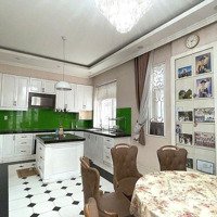 Cho Thuê Biệt Thự Cityland P5 Emart Gò Vấp. Diện Tích 9X20 Hầm 4 Tầng, 5 Phòng Ngủ 7 Vệ Sinhgiá 50 Triệu/1