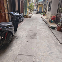 Chỉ 10 Tỷ Có Nhà Phân Lô Phố Lý Nam Đế, Hoàn Kiếm 2 Mặt Thoáng. Cách Phố 20M, Có Vỉa Hè. Sổ Riêng.