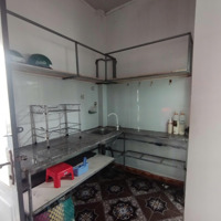 Phòng 25M2 Khu Sân Bay Cho Nấu Ăn Có Ban Công, Bếp, Wc Riêng 4 Triệu