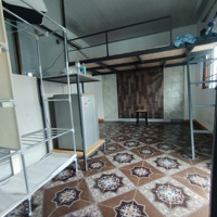 Phòng 25M2 Khu Sân Bay Cho Nấu Ăn Có Ban Công, Bếp, Wc Riêng 4 Triệu