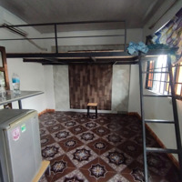 Phòng 25M2 Khu Sân Bay Cho Nấu Ăn Có Ban Công, Bếp, Wc Riêng 4 Triệu