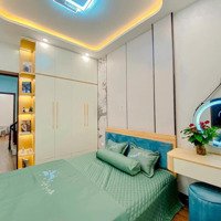 Bán Nhà Bồ Đề. 45M2 * 6 Tầng * 9,5 Tỷ. Thang Máy, Lô Góc.