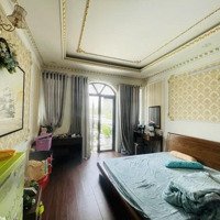 Không Gian Sống Lý Tưởng, Biệt Thự 3 Tầng Xa Hoa