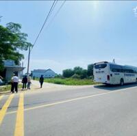 Đất thổ cư ven biển Tuy Phong, Bình Thuận, giá chỉ 8,5 triệu/m2, sổ sẵn, ngay bãi tắm.