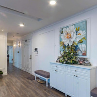 Bán Căn Hộ Vinhomes Đồng Khởi, View Nhà Thờ Đức Bà Trực Diện, Nội Thất Cao Cấp