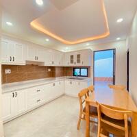 Bán nhà Nguyễn Văn Đậu, 10 tỷ, 40m2, 5PN, 5WC, siêu hot