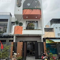 Nhà Mặt Tiền Gần Biển, 3 Tầng 3 Phòng Ngủ, Đường Hoà Phú 3, Sáttrung Tâm Thương Mạimega