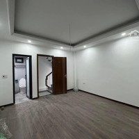 Văn Hương, Đống Đa.diện Tích40M2 X 5 Tầng,Mặt Tiền4,9M, Giá Bán 6,5 Tỷ. Ba Bước Ra Ô Tô, Ngõ Thông Khắp Nơi.