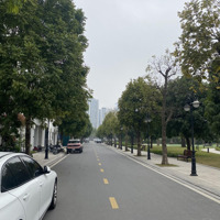 Gia Đình Cần Bán Căn Ngọc Trai View Vườn Hoa Bể Bơi Diện Tích 70.8M Thang Máy 5 Tầng Giá Bán 23.9Ty
