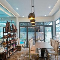 Định Cư Bán Gấp Biệt Thự Hồ Bơi Đầy Đủ Tiện Nghi Đường Võ Oanh Diện Tích 300M2 Hầm 3 Tầng Giá: 55Tỷ