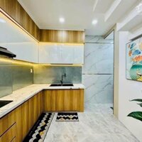 Hàng ngộp nhà HxH 5M đường kênh tân hóa  , Phường 8 , Quận 11 , DT : 66m2/4,1ty , sẵn sổ