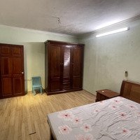 Cho Thuê Căn Hộ Tập Thể Tầng 3 Khu Nghĩa Tân, 8 Triệu, 65 M2, 2 Phòng Ngủ 1Wc