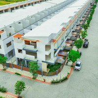 Kẹt Tiền Bán Lỗ Gấp Nhà 1 Trệt 2 Lầu Giá Bán 3.250 Tỷ. Nhà Nằm Ngay Gần Cổng, Đường Long Hậu 40M Vào