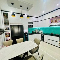 Chào Bán Nhà 3 Tầng- Mới Đẹp Lung Linh- Kiệt Ô Tô Hoàng Diệu Thông Ra Đường Nguyễn Hoàng.