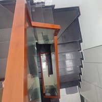 Chào Bán Nhà 3 Tầng- Mới Đẹp Lung Linh- Kiệt Ô Tô Hoàng Diệu Thông Ra Đường Nguyễn Hoàng.