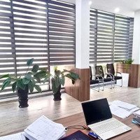 Chạy Nhanh Mới Kịp - Mặt Phố Nguyễn Văn Cừ 95M 5Tângmặt Tiềnrộng Ốp Kính - Giá Chỉ 30Tỷ4 - Không Lỗi.
