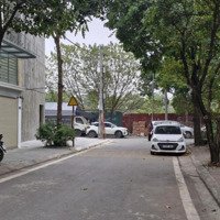 Bán Đất Phân Lô Đỗ Nhuận Vỉa Hè Ô Tô Tránh Hàng Xóm Ngoại Giao Đoàn Sát Công Viên Hòa Bình.