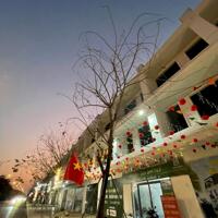 Bán nhà trục 40m mặt đường lớn cách cầu Tứ Liên và Vin Cổ Loa chỉ hơn 9km. lh 0973681053.