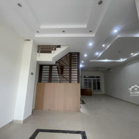 Cho Thuê Biệt Thự Dt: 7.5X20M2 Giá Tốt, Nhà Đẹp, View Hồ Kdc Himlam Quận 7 Giá: 55 Triệu Liên Hệ: 0908935765