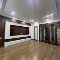 Bán Nhà Bồ Đề 40M2* 5 Tầng* 8.7 Tỷ,Thang Máy, Full Nội Thất