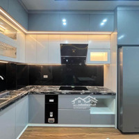 Bán Nhà Nguyễn Văn Cừ,45M,Thang Máy,Gần Ô Tô Tránh,Phun Nộithất,9Xty