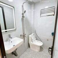 CHỦ NHÀ BÁN GẤP - NHÀ ĐẸP – 45M2 5 TẦNG HƠN 5 TỶ - CÁCH MẶT PHỐ XỐM 50M
