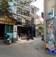 Bán Nhà Cáchmặt Tiền1 Căn Đường Hoàng Văn Thụ P8 Q. Phú Nhuận Dt: 8.5 X 18 Kc: 6 Lầu -Thang Máy