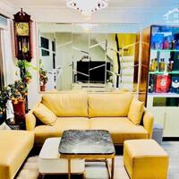 Nhà đẹp ở luôn ở La Thành, Đống Đa diện tích 52m2, 4 tầng, mặt tiền 4.8m, gara oto, Giá 18.5 Tỷ