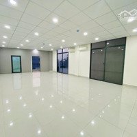 Văn Phòng 73M2 Quận 2 - Có Ban Công Lớn View Landmark 81 - Giá Thuê 22 Triệu Bao Pql