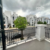 Căn Biệt Thự Boutique Villa View Công Viên