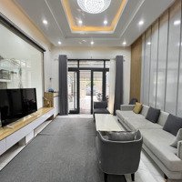 Cho Thuê Nhà Trệt Lầu 3Phòng Ngủ Full Nội Thất Gần Chợ Phú Hoà Sân Đậu 2Xe Bán Tải