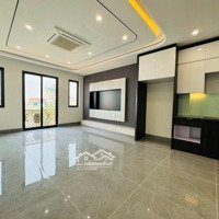 Bán Nhà Nguyễn Văn Cừ,52M_Mt4.5M,Thang Máy,Nội Thất Sang Sịn,Gần Ô Tô,9Xty