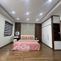 4 7Tỷ, Nhà Đẹp 35M2, 5 Tầng, Gần Chợ, Thạch Bàn, Long Biên.