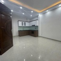 4 7Tỷ, Nhà Đẹp 35M2, 5 Tầng, Gần Chợ, Thạch Bàn, Long Biên.