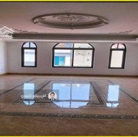Bán Nhà Mặt Phố Quan Nhân- Thanh Xuân- Vỉa Hè Rộng- Oto Tránh- 72M2- 32.9 Tỷ