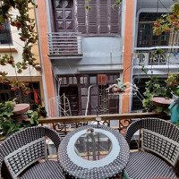 Siêu Phẩm Nhà Phân Lô Phố Trần Quốc Hoàn 50M2,6 Tầng Giá Bán 18 Tỷ