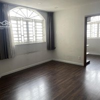 Bán Căn Hộ 2 Phòng Ngủ 1 Vệ Sinhtại Phường 11, Quận 5, Tp.hcm, Giá Ưu Đãi 2,5 Tỷ, 53,7M2 ( Chung Cư Hùng Vương