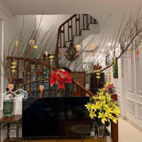 Gia Đình Có Việc Cần Bán Nhanh Nhà Phố Trạm,Long Biên. 44M 5 Tầng Full Nội Thất,10M Ra Phố.7,19 Tỷ