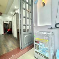 Cho thuê căn hộ ban công gần chợ Bà Chiểu ngay Vạn Kiếp Bình Thạnh