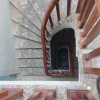 BÁN NHÀ LÊ VĂN HIẾN - KINH DOANH- 2 MẶT TRƯỚC SAU Ô TÔ TRÁNH