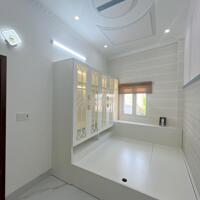 Nhà lầu xây mới 2 mặt tiền, gần Chợ Tầm Vu và Vincom Xuân Khánh