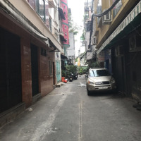 Chính Chủ Cần Bán . Khu Vực Dân Trí Cao . Trung Tâm Quận 1 .