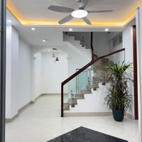 Chính Chủ Cần $ Bán Gấp Nhà Ngô Gia Tự
Nhà Dân Xây Chắc Chắn - Full Đồ -Diện Tíchrộng - Giá Đầu Tư