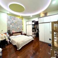 Chuyển nhượng nhà 4 tầng độc lập mặt đường trong khu phân lô Lê Văn Thuyết - Quán Nam .