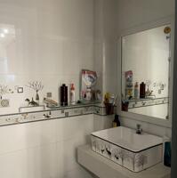 Bán nhà Quận 10 - Cách Mạng Tháng 8 - 3 tầng - gần 30m2 - giá tốt 3.75 tỷ