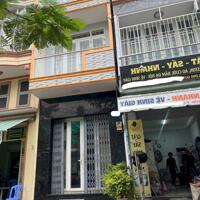 Bán gấp nhà MTNB 8m Lạc Long Quân, P.3, Q.11.