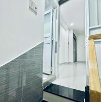 Bán nhà Cách Mạng Tháng 8 Quận 10 - 3 tầng - sát hẻm xe hơi thông - giá chỉ 2.05 tỷ