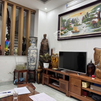 Nhà Bồ Đề, Vị Trí Trung Tâm Gần Chợ, Hồ, Ngõ Thông Ô Tô, Nhà Dân Xây Chắc Chắn 6 Phòng Ngủrộng, Thoáng!