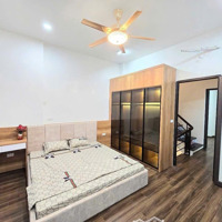 Bán Nhà Trần Thái Tông-Cầu Giấy51,6 M2,Lô Góc,5 Tầng View Đẹp, Nhiều Tiện Ích,Chỉ Có 15,3 Tỷ